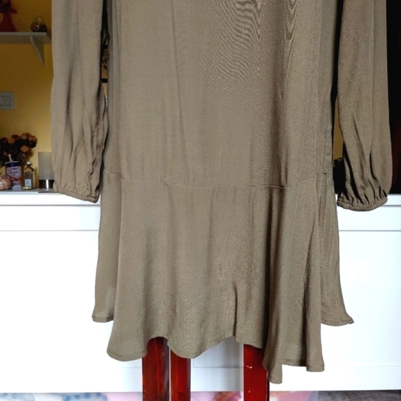 GAP Ruffled Mini Dress - Picture 2 of 14